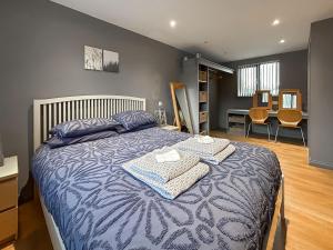 a bedroom with a bed with two towels on it at Bellstane Chalet - Ukc9440 in Glasgow
