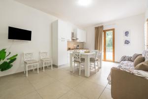 a living room with a couch and a table at Sa concia in Teulada