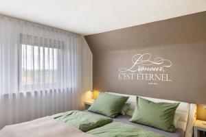 a bedroom with a bed and a sign on the wall at Ferienhaus Eisfelder Blick in Eisfeld +22 photos