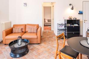 a living room with a couch and a table at Stella di Castion in Costermano