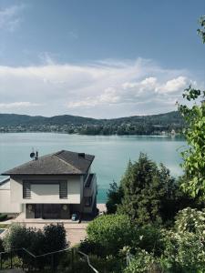 a house with a view of a lake at Penthouse mit Seeblick & Terrasse Top 7 in Reifnitz