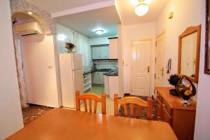 Kuchnia lub aneks kuchenny w obiekcie Apartamentos Turísticos La Fonda