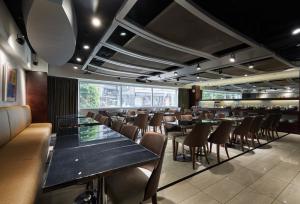 a restaurant with tables and chairs in a room at K Hotel - Yunghe in Yonghe +59 photos