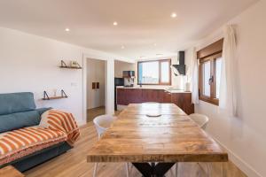 a living room with a wooden table and a couch at El Rincón de Denver 2 in Suances
