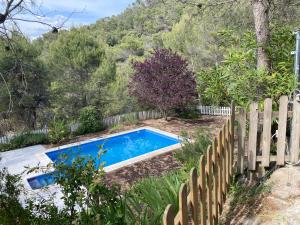 a swimming pool in a yard next to a fence at Alcarria , Casa del Agua in Albalate de Zorita