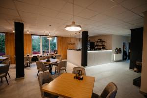 a restaurant with tables and chairs and a counter at Pensiunea Mario in Beiuş +8 photos