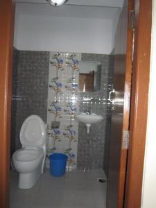 Bilik mandi di Hotel Sunflower