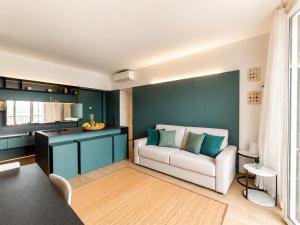 a living room with a couch and a table at Openspace Sunrise lake view in Salò