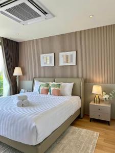 a bedroom with a large white bed with pillows at Top sea villa in Ban Bo Yai +29 photos