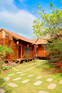 a house with a grass yard in front of it at Co To Victory Homestay in Chung Cap