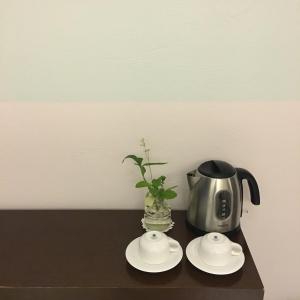 Kemudahan buat kopi dan teh di Charmant Hotel
