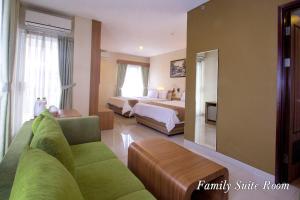 Postel nebo postele na pokoji v ubytování De Batara Hotel