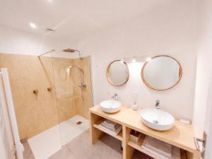 a bathroom with two sinks and a shower at Domaine des Périès - Chambres d'hôtes in Saint-Martin-Lalande +48 photos