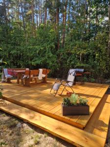 a wooden deck with a picnic table and a bench at Chata Koszelanka in Nadkole