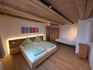 a bedroom with two beds in a room at Pension Kaiserhaus in Ühlingen-Birkendorf +49 photos