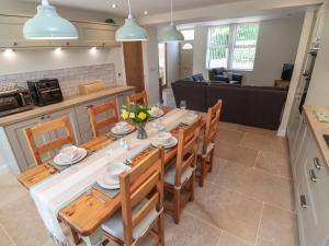 a kitchen and living room with a table and chairs at Naseby House in Alfreton