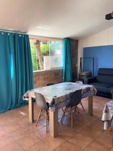 a living room with a table with chairs and a couch at Da Michele 2 in Costa Rei