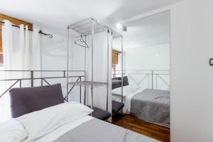 a bedroom with two beds and a mirror at Toledo Apartment until 7 people 2 bathrooms in Naples