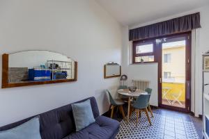 a living room with a couch and a table at Toledo Apartment until 7 people 2 bathrooms in Naples +36 photos