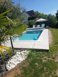 a swimming pool in a yard with a pool at Chambres d'hôtes des Bruyères in Collemiers