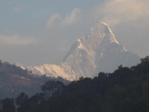 Pemandangan gunung umum atau pemandangan gunung yang diambil dari hotel