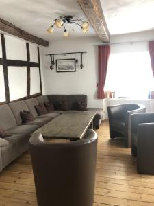 a living room with a couch and a table at Altstadtmeise Rustika in Meisenheim