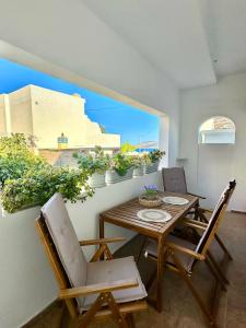 a dining room with a table and chairs and a window at Casa d' Irene fully equipped House in Koufonisia
