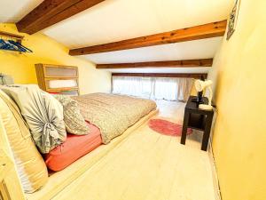 a bedroom with a bed and a table with a lamp at Ostrica in Lumio