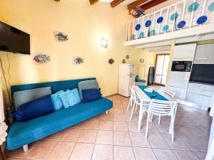 a living room with a blue couch and a table at Ostrica in Lumio