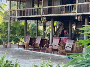 a group of chairs sitting outside of a building at La Beauté Nghia Do in Nghĩa Ðô