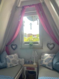 a bedroom with two beds and a window at Ferienhaus nähe Warnemünde in Elmenhorst