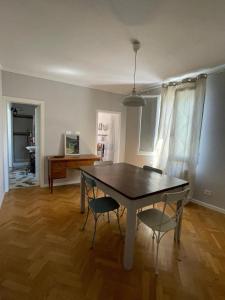 a dining room with a table and two chairs at Appartamento ai piedi del Borgo in Certaldo +5 photos