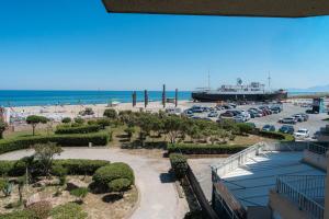a view of a parking lot with a cruise ship at Le Lydia - Duplex - Vue Mer - Accès direct Plage - Parking - Barbecue in Le Barcarès