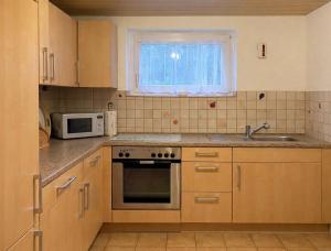 a kitchen with a sink and a microwave at Manni's Home in Munderkingen