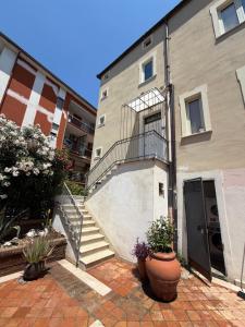 a building with a staircase next to a building at La Dimoraga in Chiubbica