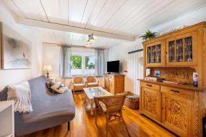 a living room with a couch and a table at Ferienhaus Bondelum in Bondelum