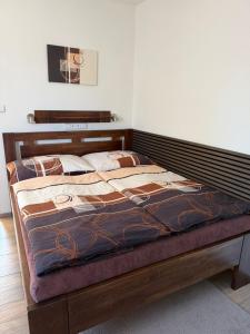 two beds sitting next to each other in a bedroom at Apartmány Polevsko in Polevsko