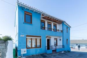 a blue house with a balcony at El Rincón de Denver in Suances