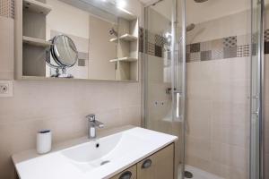 a bathroom with a sink and a shower at Central Parc T2 Pour 4 Pers in Briançon