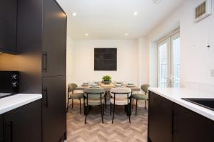a kitchen and dining room with a table and chairs at Arkless Grove FREE Parking WiFi in Black Hill