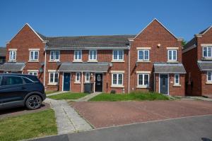 a row of brick houses with a car parked in front at Arkless Grove FREE Parking WiFi in Black Hill