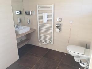 Łazienka w obiekcie Burg Rooms - 24h Self-Check-in