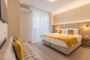 a hotel room with a bed and a couch at Vila Baleira Residence in Funchal