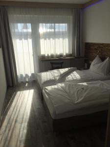 Łóżko lub łóżka w pokoju w obiekcie Burg Rooms - 24h Self-Check-in