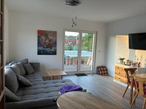 a living room with a couch and a table at Hedwig und Anna in Zapfendorf