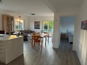 a kitchen and living room with a table and chairs at Hedwig und Anna in Zapfendorf