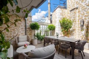 an outdoor patio with a table and chairs at Montmartre Residence in Paris