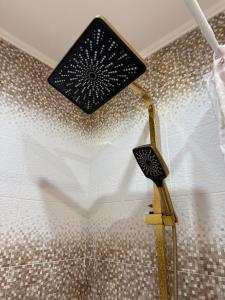 a light on the ceiling of a room at Amari in Uralʼskiy Prigorodnyy