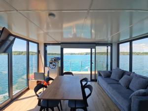 a living room with a couch and a table on a boat at Bateau Lac du Der - Nuisement - Navigation in Les Petites-Côtes