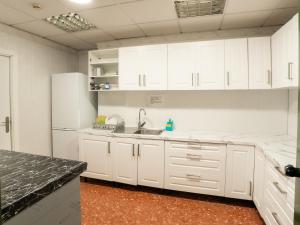 Dapur atau dapur kecil di just hostel capsules +15 gambar